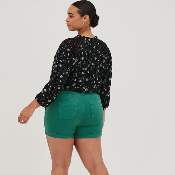 Torrid 3.5 Inch Stretch Twill Mid-Rise Button Fly Short - Picture 4 of 13